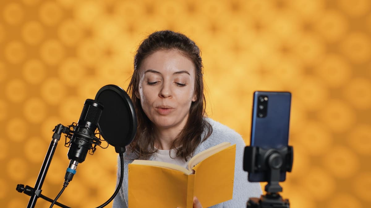 Canais do YouTube e Podcasts para Treinar o Listening - Portal Sampa